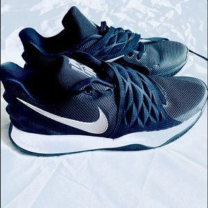 Nike Kyrie Irvin sneakers black size 12